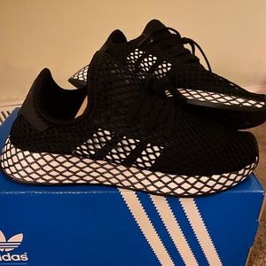 Adidas Deerupt black and white sneakers
